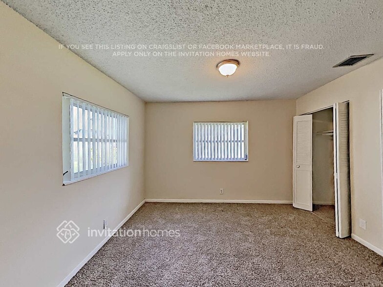 Building Photo - 4972 SW 4th St