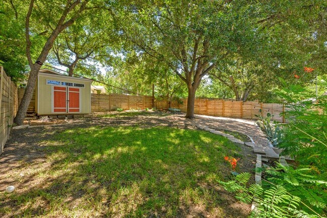 Building Photo - 2215 Alta Vista Ave