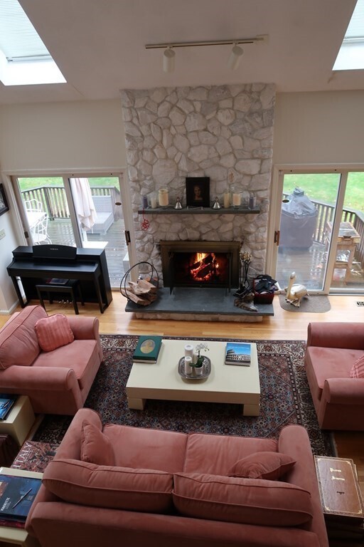 Building Photo - 162 E Emerson Rd