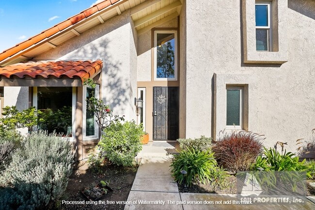 Building Photo - Beach Townhome Vacation Rental with two car garage!