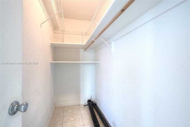 Building Photo - 4001 S Ocean Dr