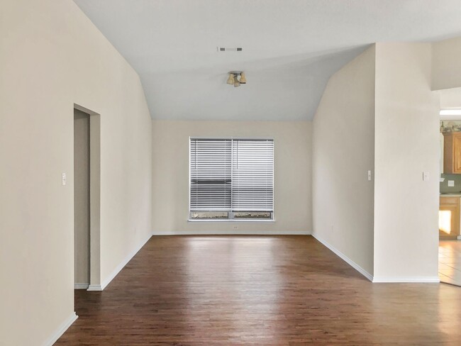 Building Photo - Charming 4-Bedroom Home in Mansfield ISD!