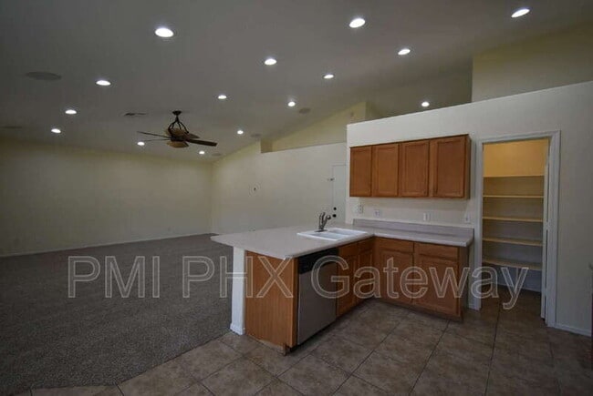 Building Photo - 2895 E Toledo Ct