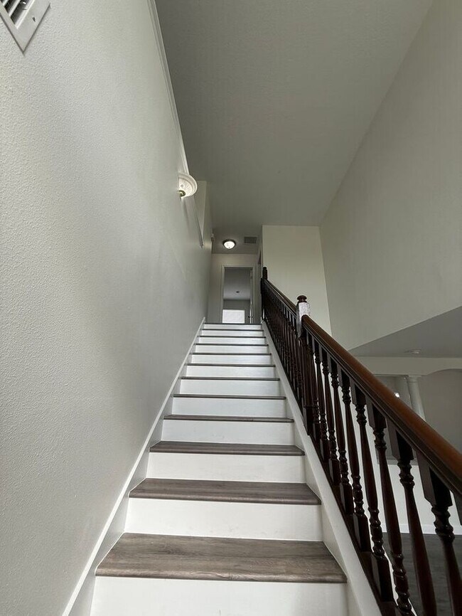 Building Photo - GORGEOUS, Large Completely Renovated Two-Story 4/2.5 PLUS LOFT in POINCIANA VILLAGES!