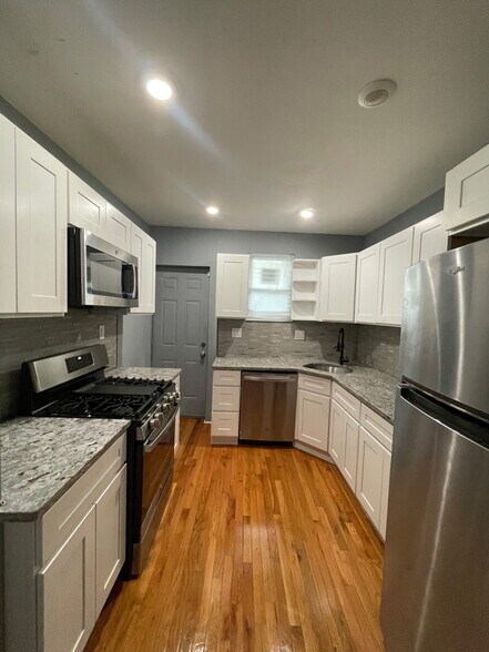 Building Photo - 1553 S Bailey St