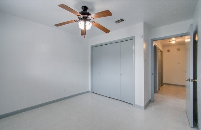 Building Photo - 2538 Knights Cir