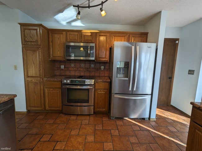 Building Photo - 4 br, 4 bath House - 409 West Concord Road