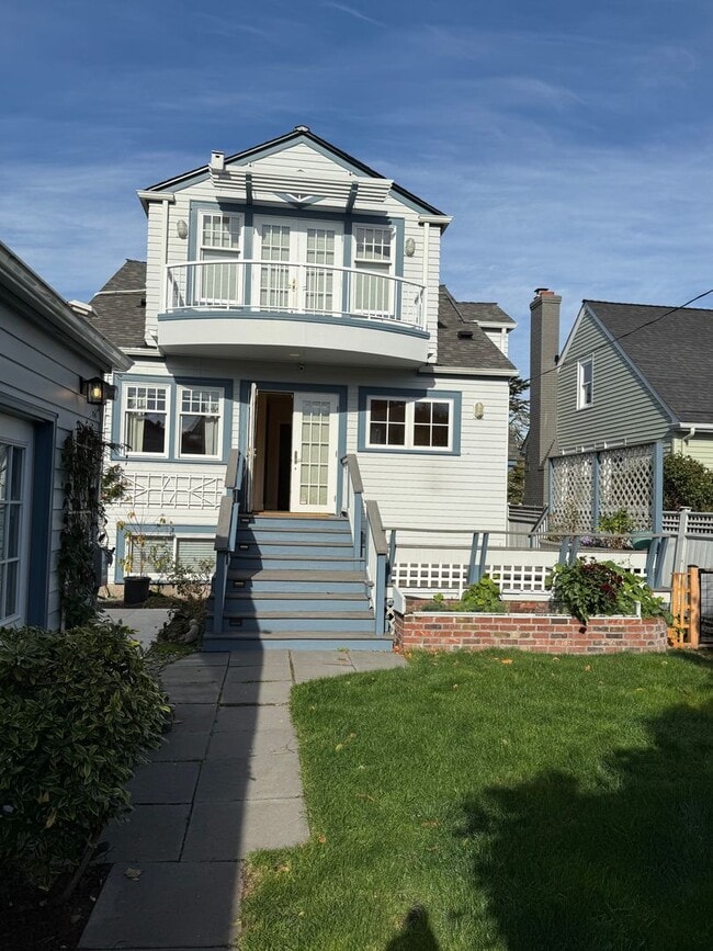 Building Photo - 3BR Tudor Home 1/2 Block from Greenlake!