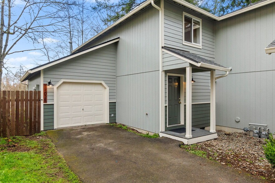 Building Photo - 1102 Irving St SW