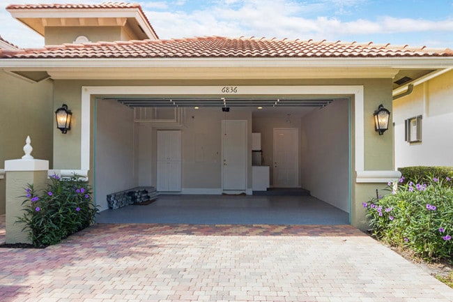 Building Photo - 6836 Adriano Dr