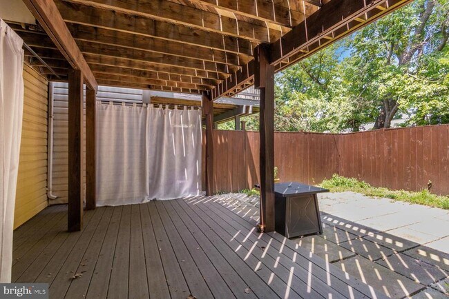 Building Photo - 2849 Schoolhouse Cir