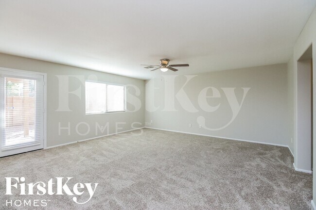 Building Photo - 343 W Hereford Dr