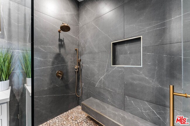 Building Photo - 13339 Margate St