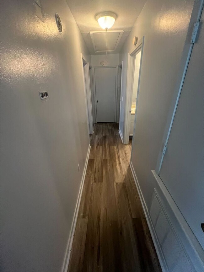 Building Photo - 2107 Thousand Oaks Dr