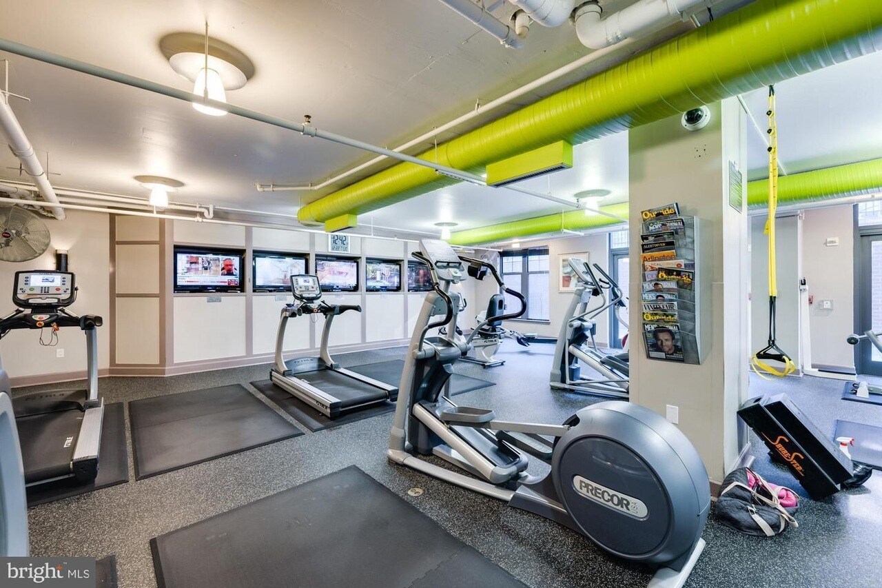 Building Photo - 1021 N Garfield St