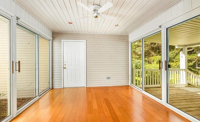 Building Photo - Charming ranch home 3 bedrooms and 2 bathrooms in Burlington w/ 5 garage spaces.