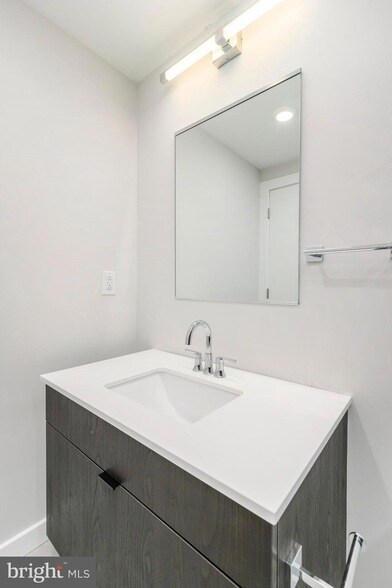 Building Photo - 3449 Scotts Ln