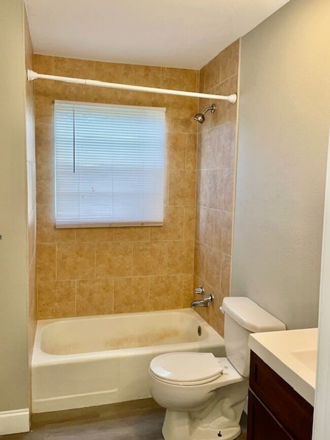 Building Photo - Gulfport 2 Bedroom