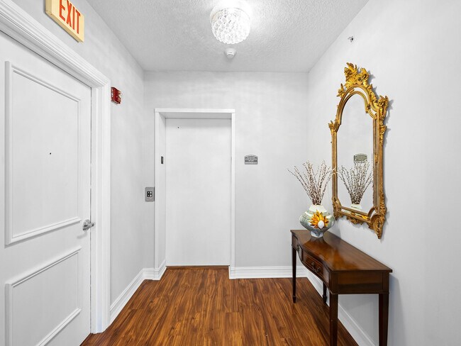 Building Photo - 715 Bayshore Dr