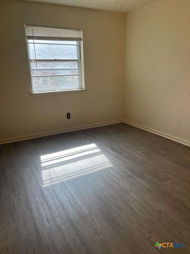 Building Photo - 1818 Janis Dr