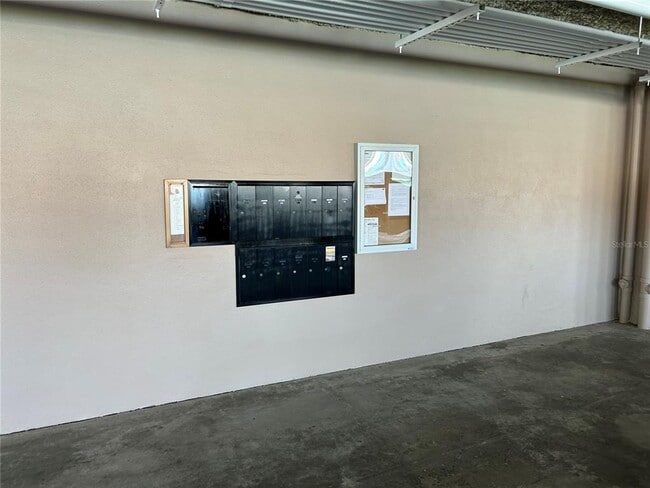 Building Photo - 6260 Kipps Colony Ct S