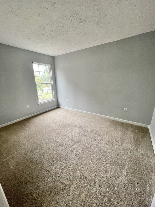 Building Photo - 805 Upland Dr