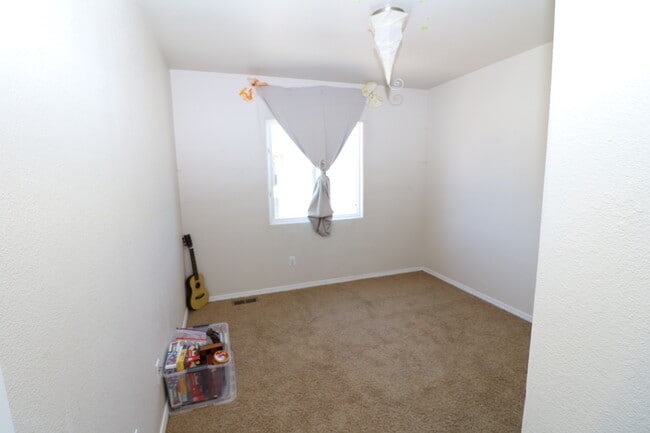Building Photo - 3bdrm 3bath home with 2 car garage