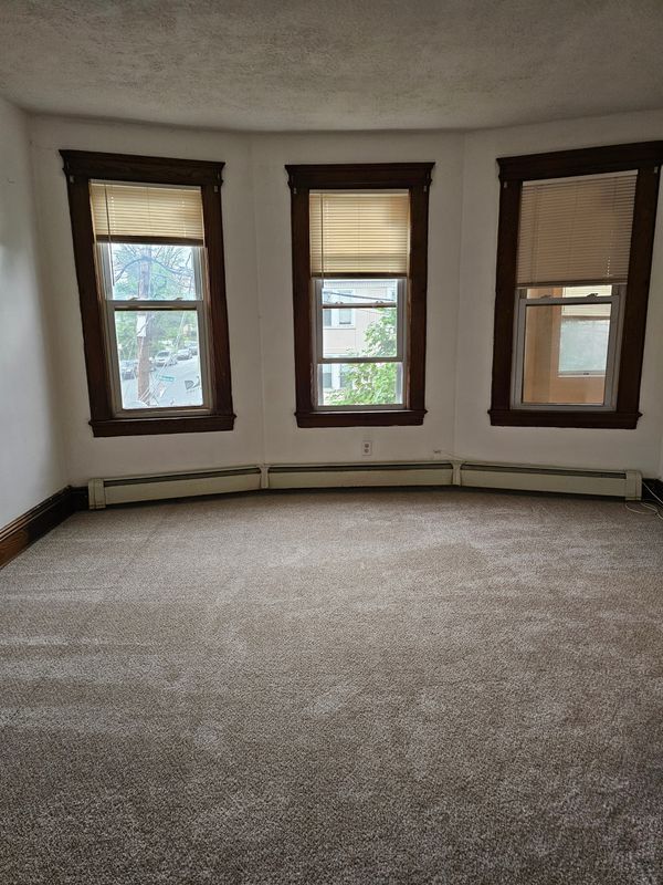 Building Photo - 34 Elmwood Pl