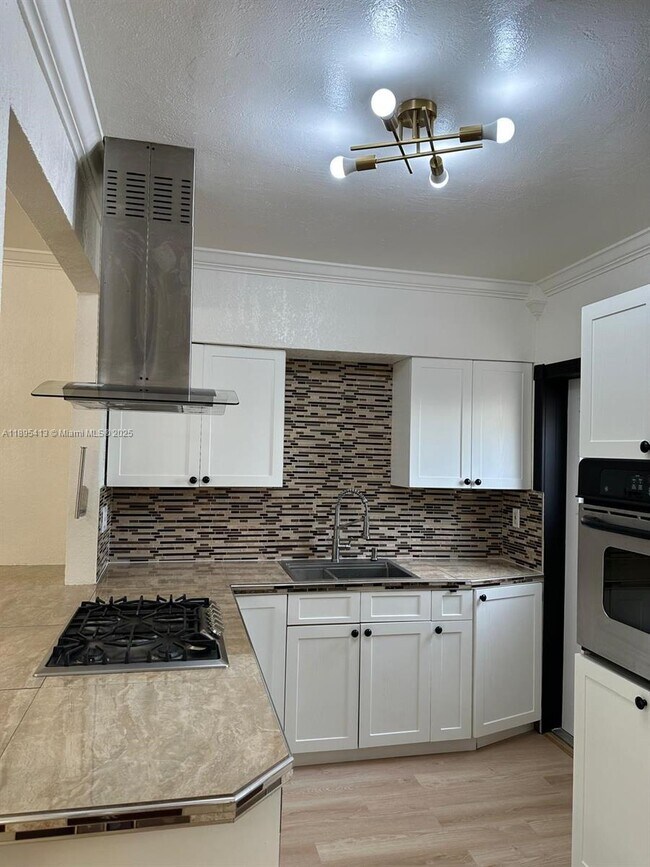 Building Photo - 3 bedroom in North Miami FL 33161