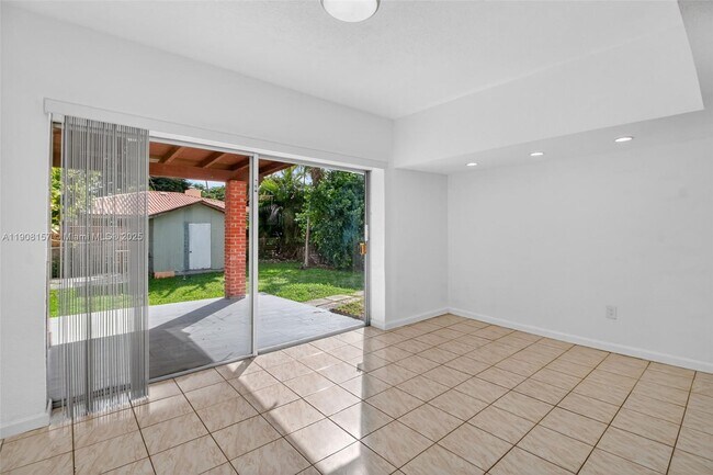 Building Photo - 2464 SW 19th St