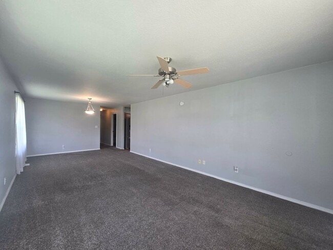 Building Photo - 906 Whitetail Ct
