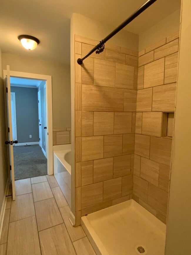 Building Photo - 2bd 2.5ba Townhome in Germantown/Neuhoff District