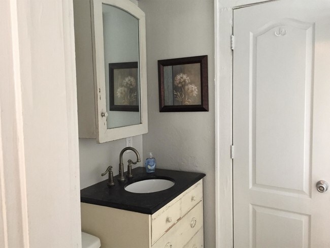 Building Photo - 1051 Government St