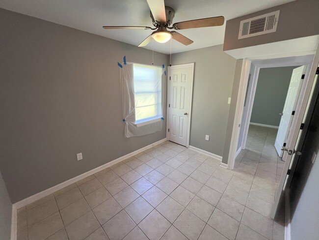 Building Photo - Baker Trails Apartments