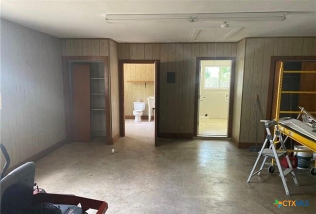 Building Photo - 200 Uecker Dr