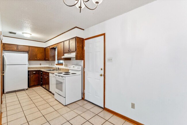 Building Photo - 504 Farnell Ln