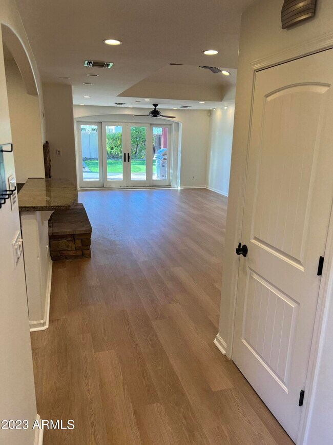 Building Photo - 4420 N 46th Pl