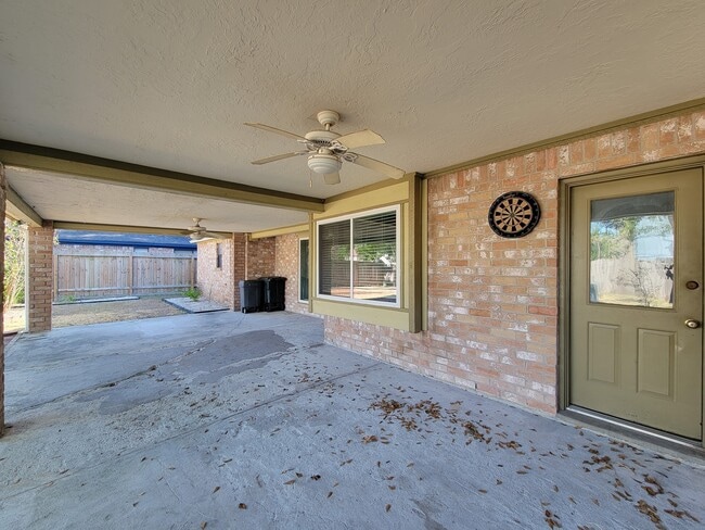 Building Photo - 17326 Ponderosa Pines Dr