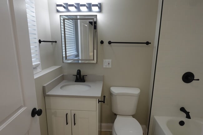 Building Photo - 1800 Hollywood Ave