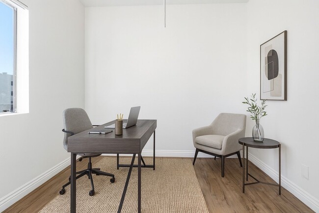 Building Photo - 600 S Alvarado St