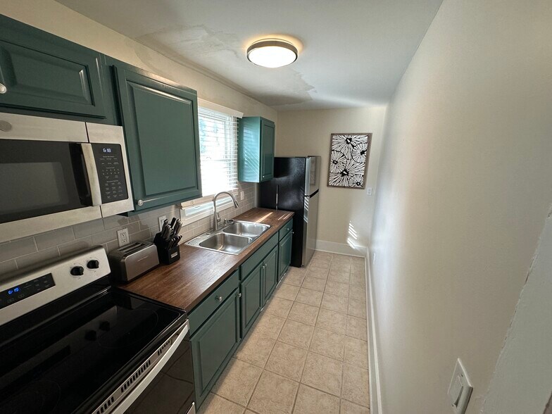 Building Photo - 303 W Park Ave