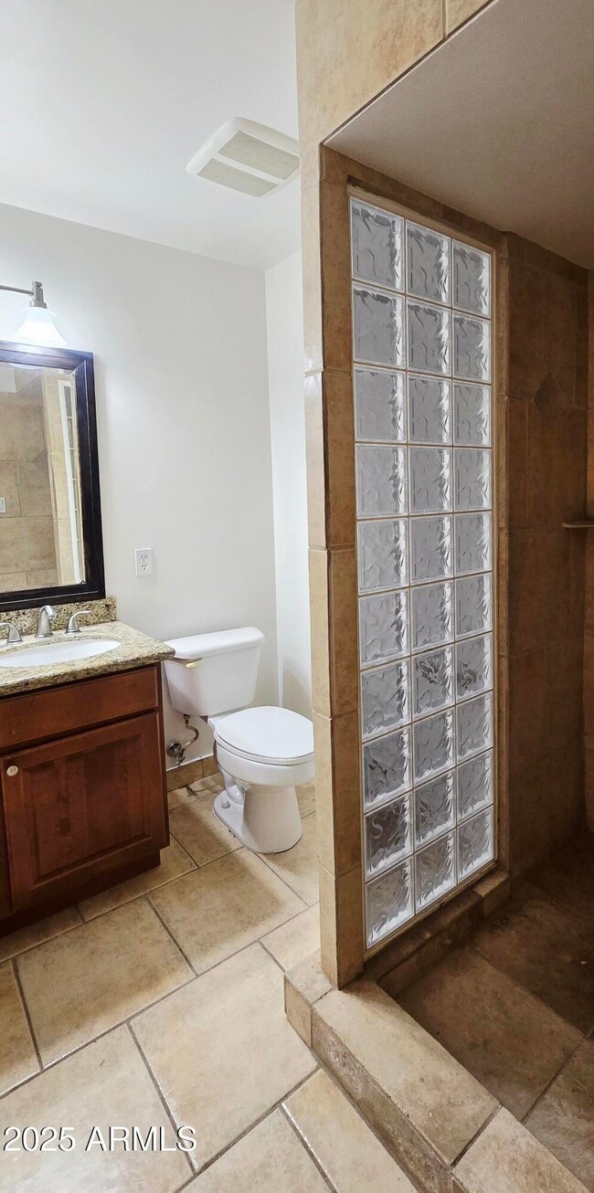 Building Photo - 3823 W Lawrence Rd