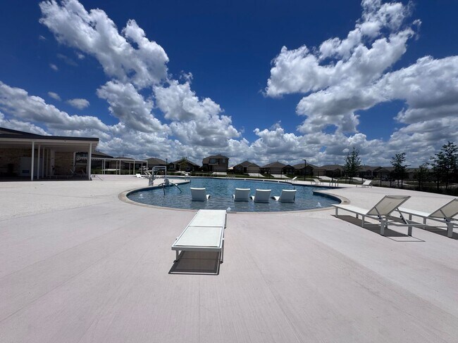 Building Photo - 4bd 2.5 ba in New Braunfels