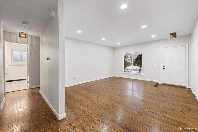 Building Photo - 39327 Timberlane Dr