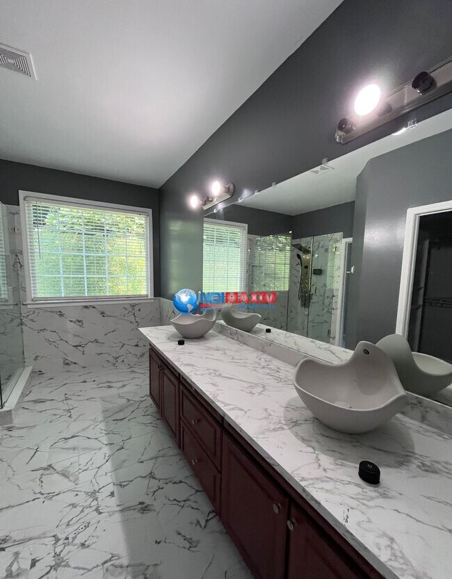 Building Photo - Beautiful large 6-bedroom house in Dacula