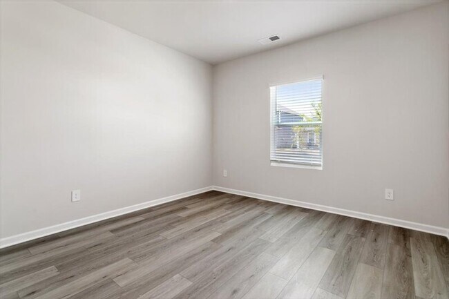 Building Photo - 147 White Birch Ln