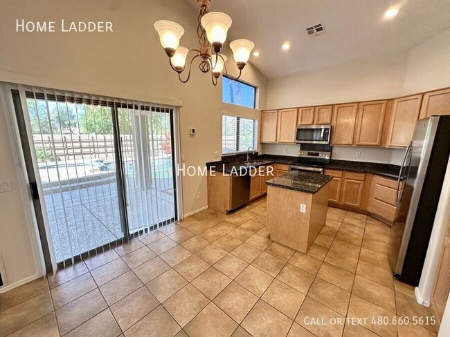 Building Photo - 1028 S Roca St