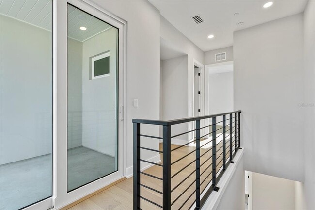 Building Photo - 368 6th St S