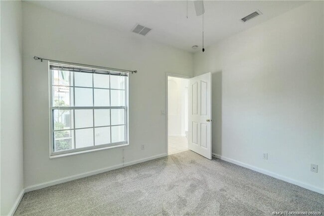 Building Photo - 4574 NW Red Maple Dr