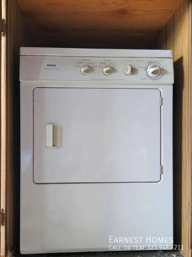 Building Photo - 8447 Wheatland Ave